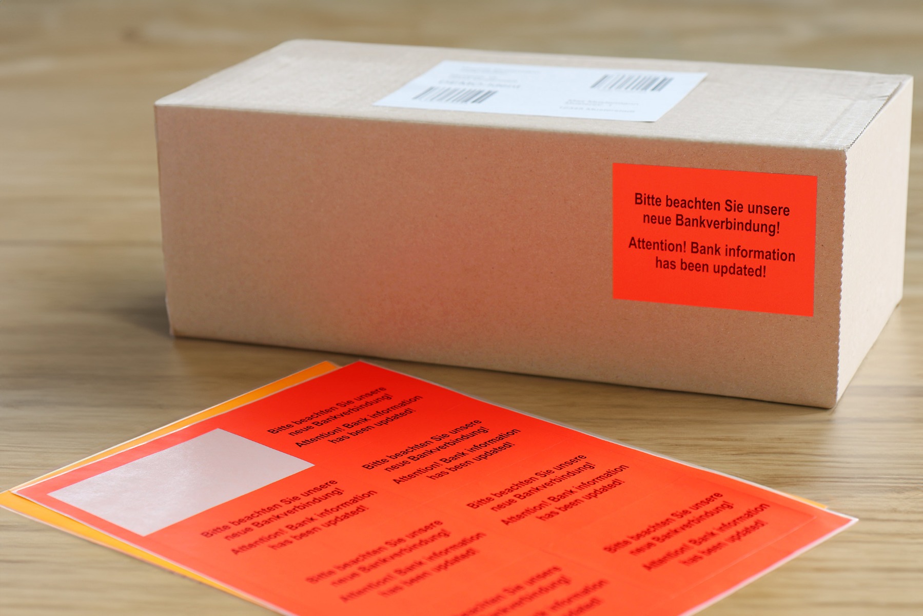 Neon Etiketten für den Versand