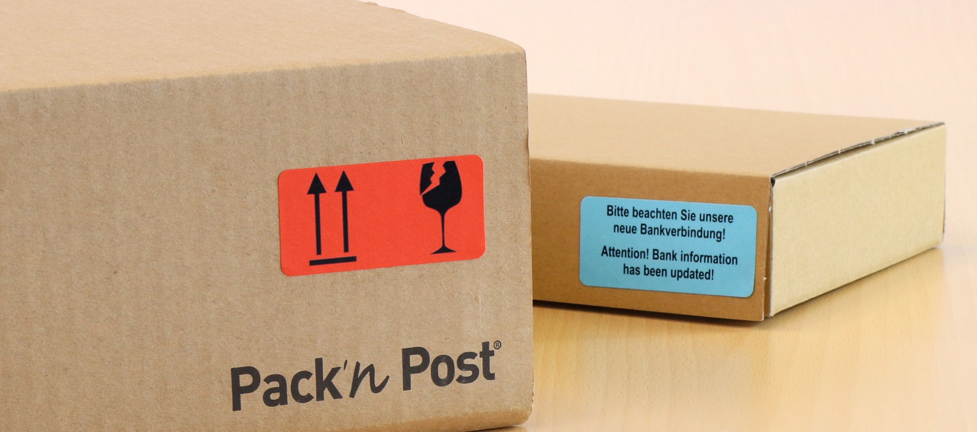 Thermodirekt Etiketten farbig auf Versandpaketen